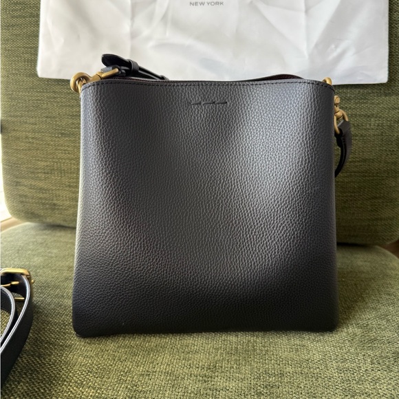 Coach Willow Bucket Bag in Black Leather with Gold Hardware - Picture 5 of 8